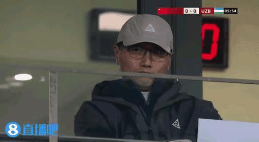 从安东尼奥u22国足熊猫杯“演出”，抄着手打着呵欠的邵佳一都看到甚？看人：除