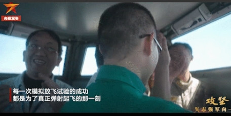 原来是模拟弹射试验，不是真正的弹射，大家散了吧前几天让军迷欢呼的弹射视频，原