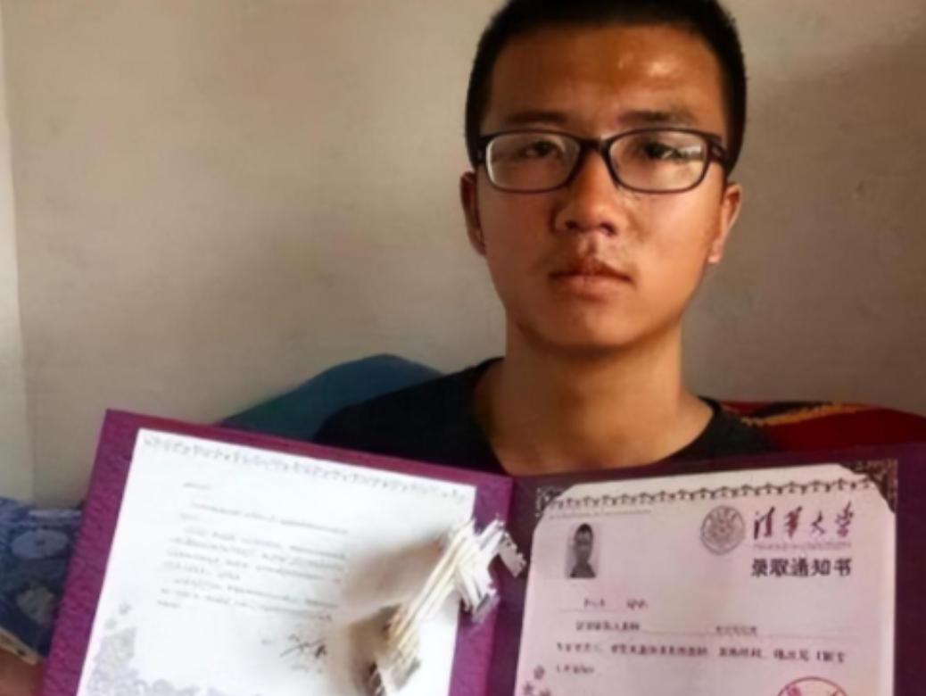 2018年，宁夏一高考生第一个走出考场，面对采访他直言：“就这垃圾题目还想阻止我