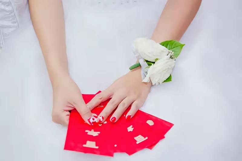 我怎么也没想明白，邻居家儿子结婚，我特意随了1000块礼金，结果他当面就给退了回