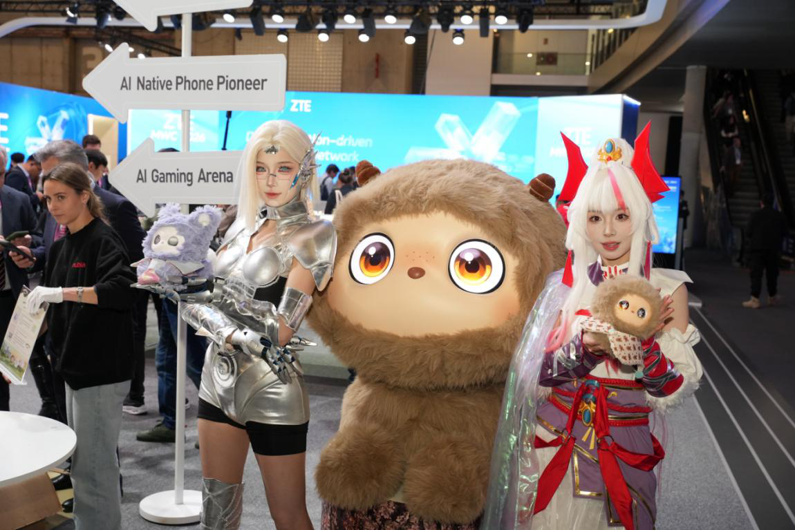 巴塞罗那MWC2026现场，中兴通讯直接拿出两款让全球观众惊喜的产品——首款AI