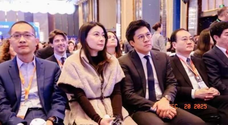 看到李湘在香港富豪晚宴上的表现，我整个人都不好了。穿个380万的卡地亚高定，结果