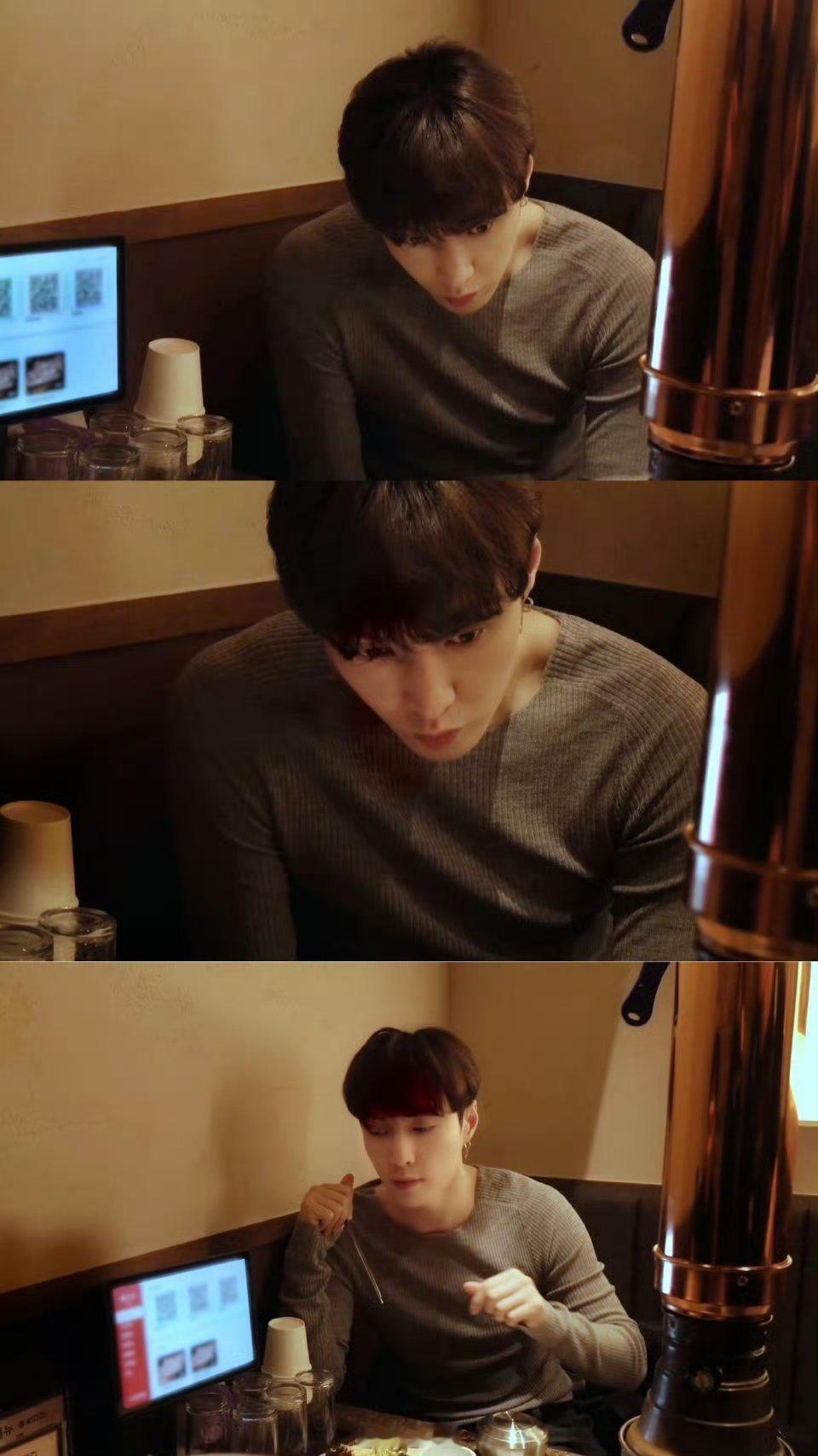 张艺兴也是老吃家啊建议此男把这个打底焊在身上张艺兴老吃家