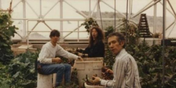 1991年，美国特意做了一个轰动全球的实验，把4男4女关在一起两年，再次打开房门
