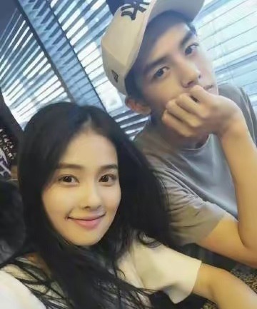 白鹿宋威龙早期旧照当年青春伤痛文学的男主和女主，好养眼