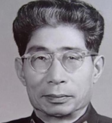 1967年，许世友到北京开会，一开国上将笑着和他打招呼，他理都不理，对方只能尴尬