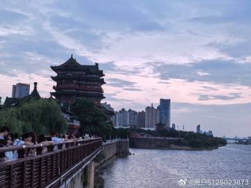 滕王阁，位于江西省南昌市东湖区沿江路，地处赣江东岸、赣江与抚河故道交汇...