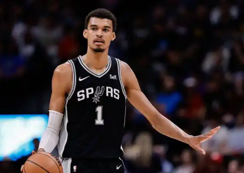 现在的NBA更需要文班，而不是文班需要NBA，就文班这种天赋，他不高兴了回欧洲打