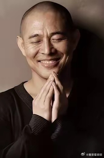 武打明星李连杰说，我的小女儿得了抑郁症，我很担心，怕她想不开，后来她去欧洲留学，我想跟着，又怕她不让