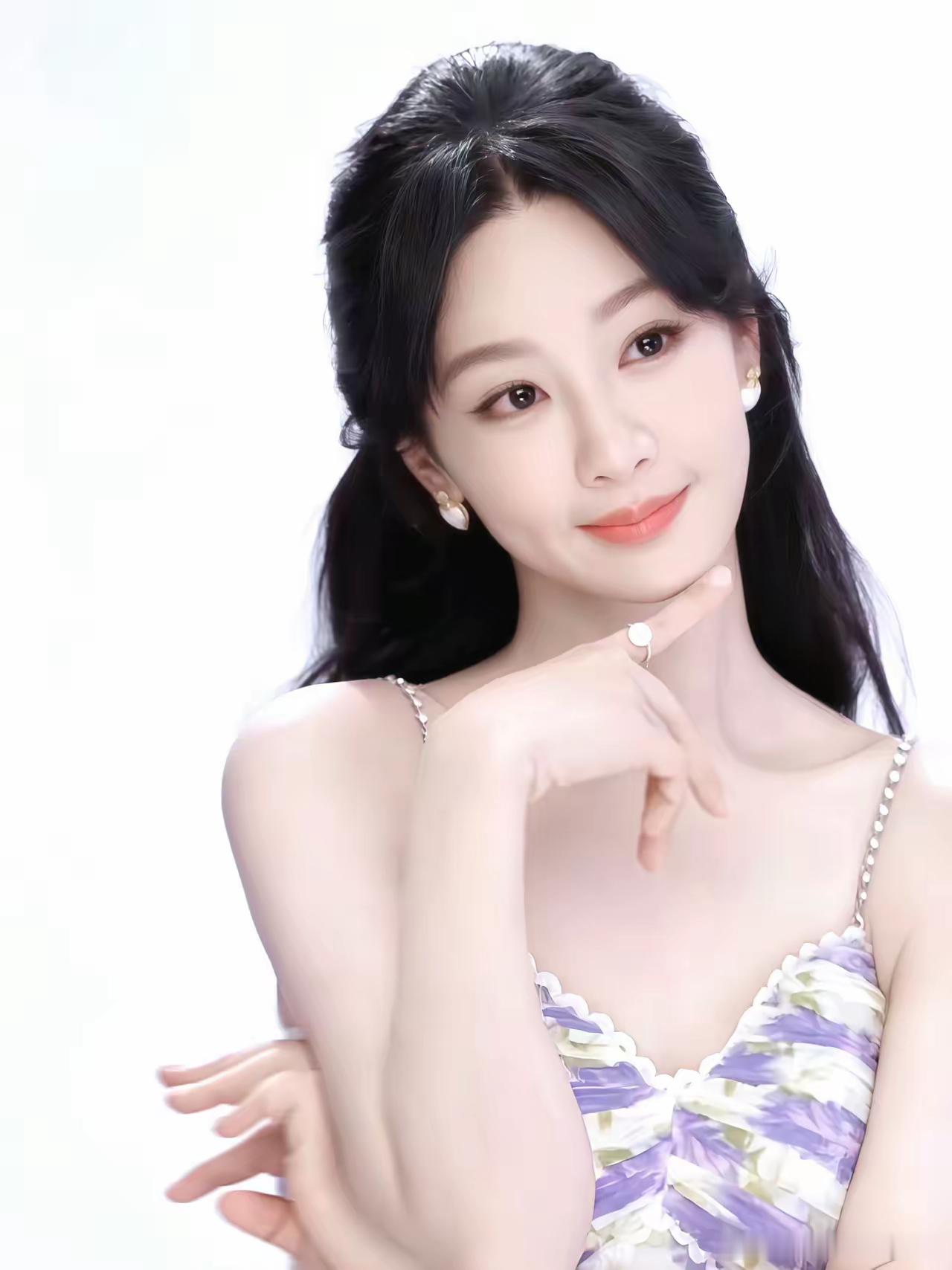 央视在2026年开年档留给杨紫的《生命树》，单集采购价创纪录，飞天奖评委提前把她