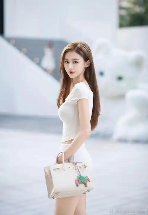 75年属兔何时行大运75年属兔人会在2027年羊年间行大运，到了羊年间能够受到和