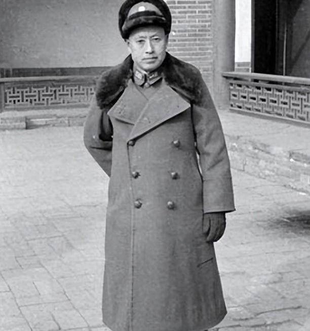 1927年5月，北伐战争硝烟刚散。吴佩孚奋战多年，最终大敌当前，手下叛将纷纷离去