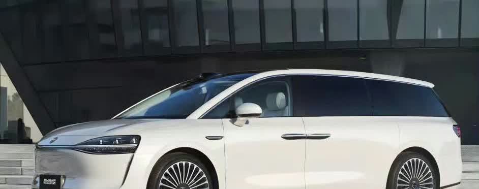 享界MPV渲染图出来了新车标上车，整体感不错大家觉得咋样👀