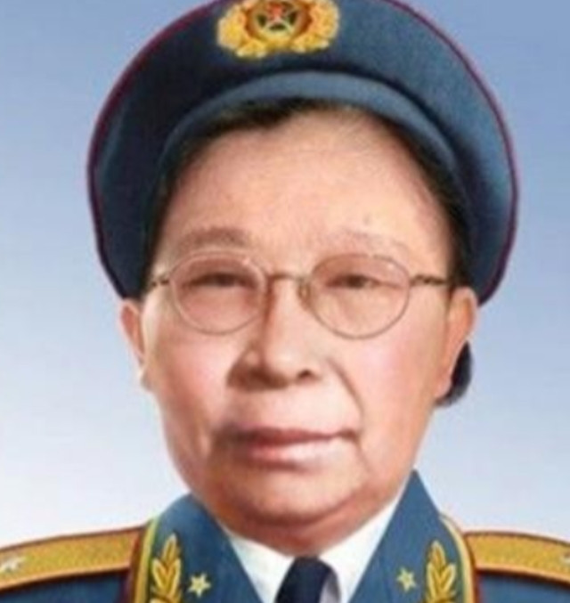 1955年，开国女将军李贞回乡探亲，遇到了打骂她的第一任丈夫古老三，当二人再相见