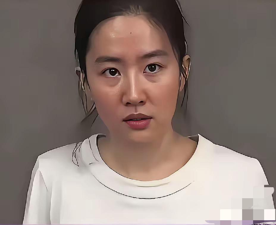 没化妆的刘亦菲，和普通人差不多