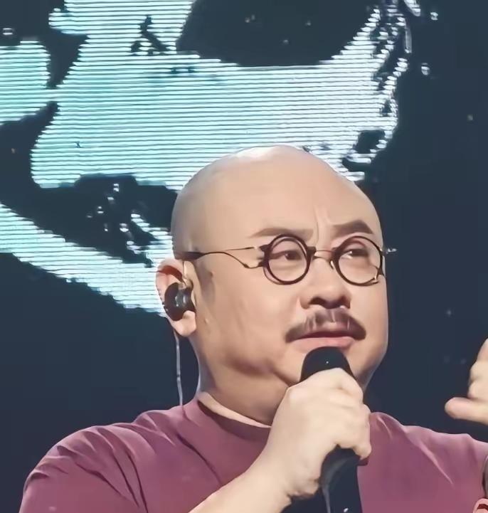 新疆文旅这回指定有高人出主意！悄咪咪把刀郎演唱会当成试金石，干得也太明白的。