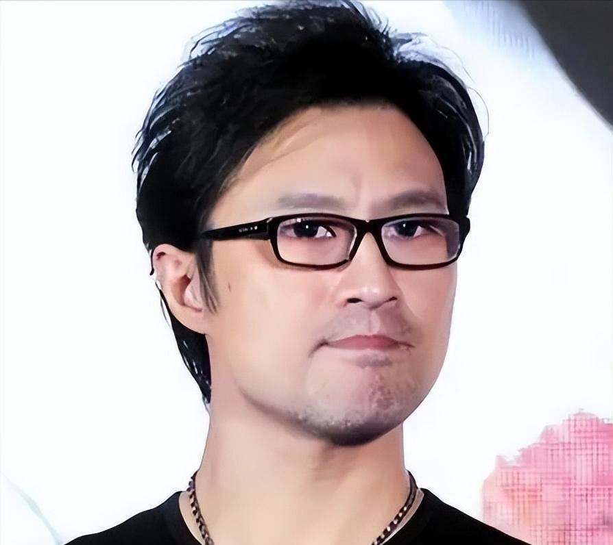 当年，年仅27岁的歌手筠子给母亲打电话“高晓松把我卖了。”随后在家中自尽，高晓松