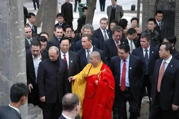 释永信犯错误是事实，但对少林寺的贡献也是事实，不能一棍子打死！释永信作为少林寺