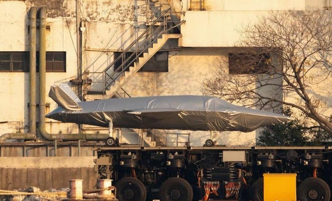 中美三军通用隐形战术无人机每天认识一件兵器我们前面详细说了XQ58A相关性能