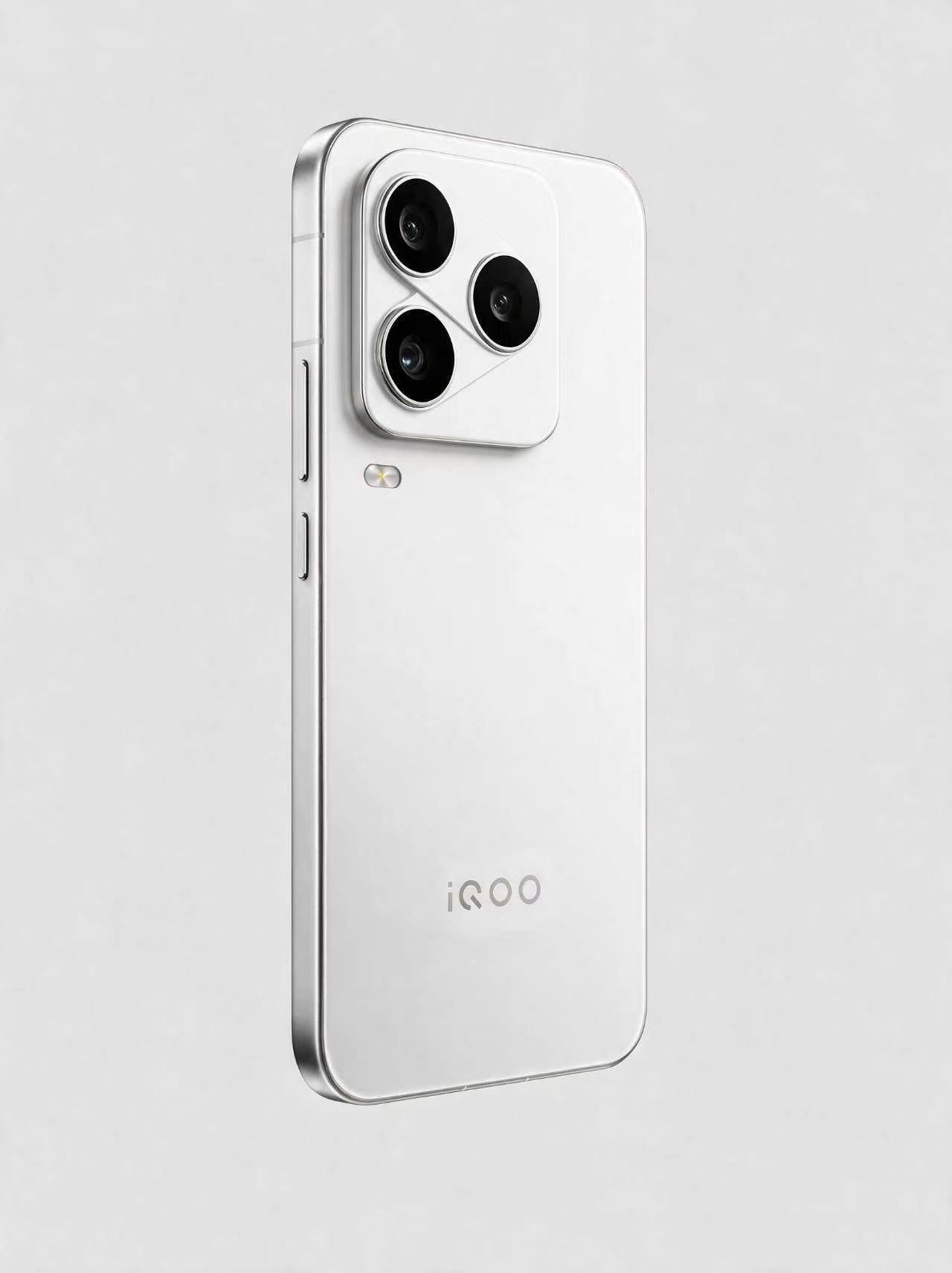 iQOO16外观爆料｜这次设计有点东西后置镜头模组大改，三角排布方案，一眼就能认