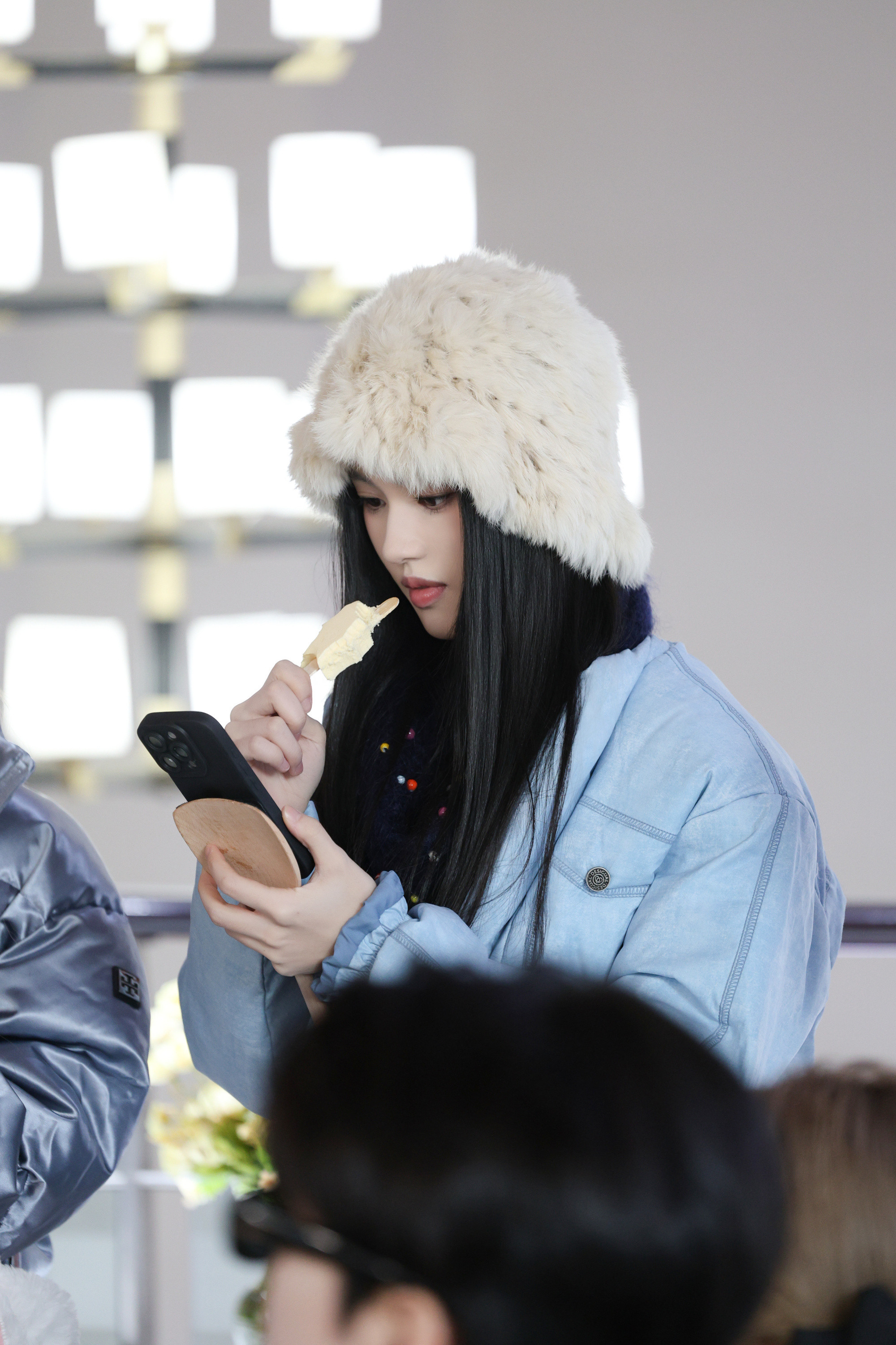 沈羽洁缺氧也消停不了一点沈羽洁在新疆缺氧状态下，活力依旧在线。看星空落泪，小女孩