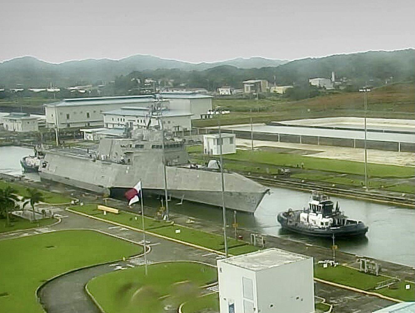 皮埃尔号USSPierre(LCS38)通过巴拿马运河