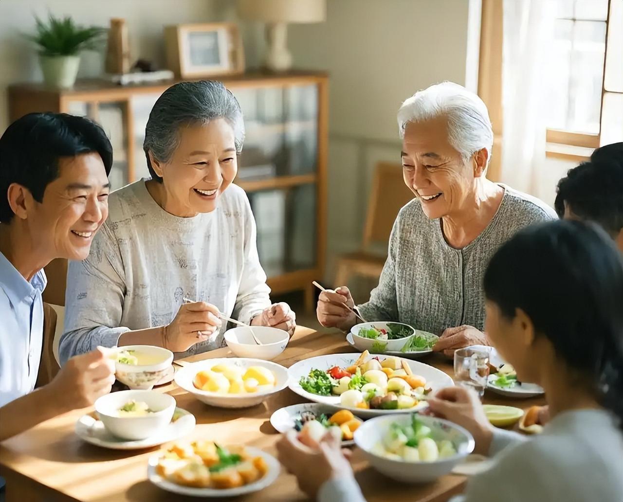 饭量能预测寿命？老年人越能吃越长寿？医生揭秘：3个误区踩一个老十岁！大家好，