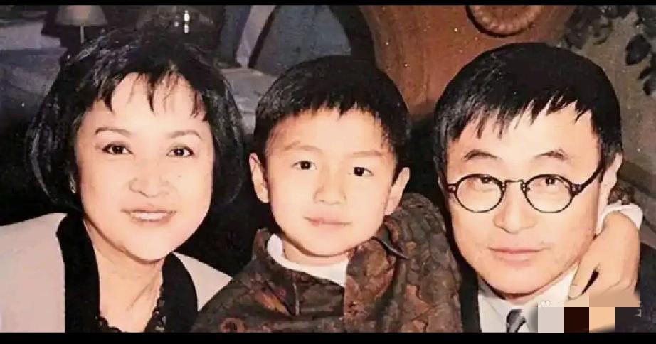 1987年，甄珍和刘家昌办了离婚手续，为了不让孩子受伤害，两人选择不公布离婚的消