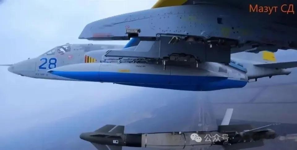 烽火问鼎计划随着合作伙伴们不断移交，乌克兰空军的F-16越来越多，再加上已经交