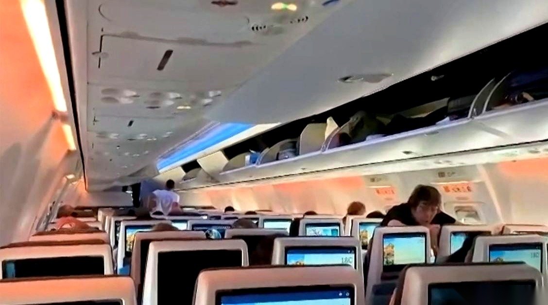 关于2026年9月底迪拜航空FZ1073航班上的高空惨案，最让人后背发凉的不是那场万米高空的刺杀。当