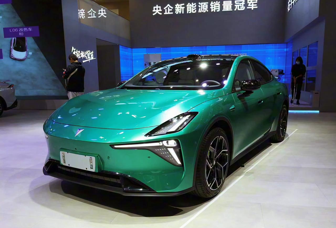深蓝L06实车亮相，标配激光雷达/续航最高670km在2025广州车展上实车