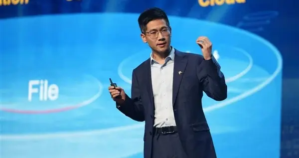 华为发布新一代融合全闪存存储:性能领先业界20%