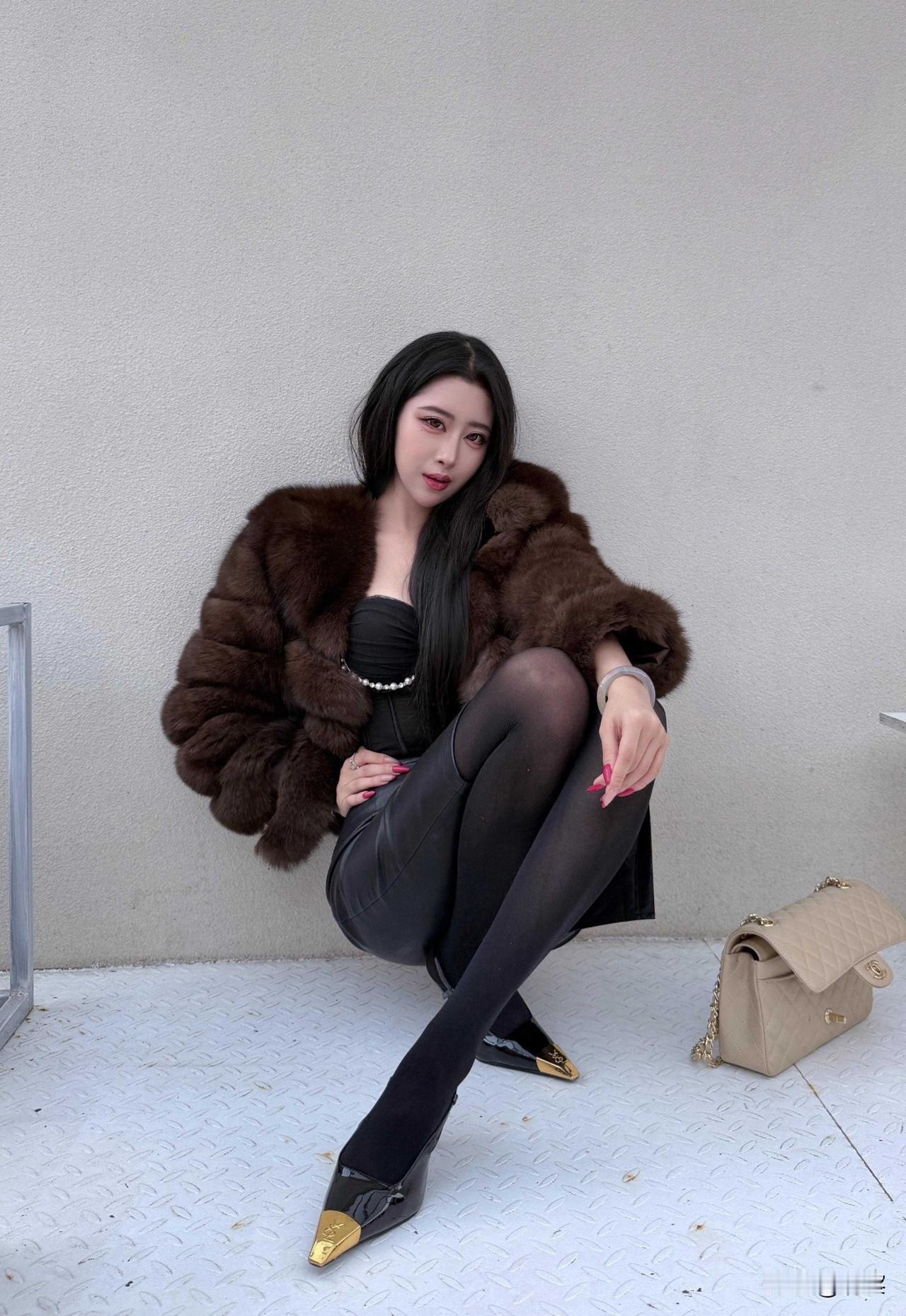 【真正的强大，是心有惊雷而面如平湖】人生至难，莫过于——惶惑时稳住心神，暴