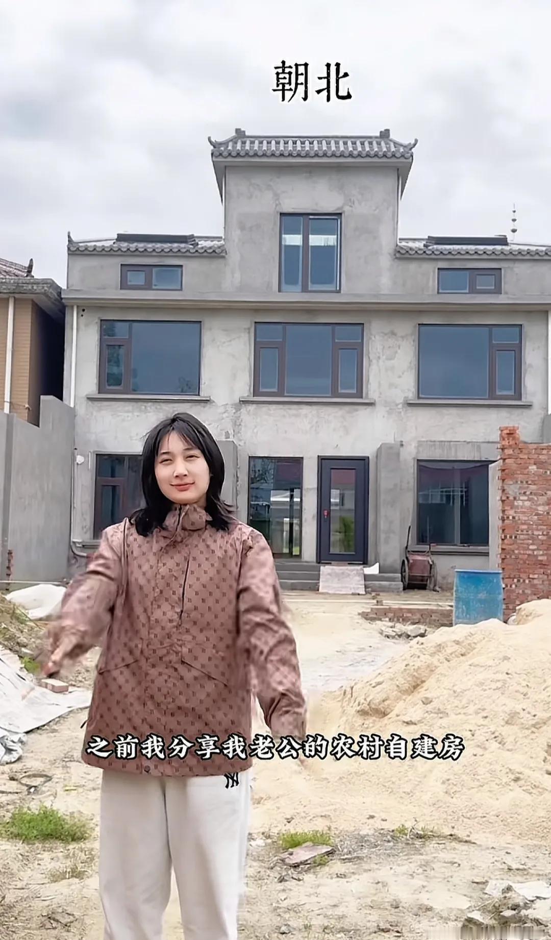 33岁女星晒农村自建房，老公砸50万只建一半，被亲戚嘲没投资价值！在经典喜剧《