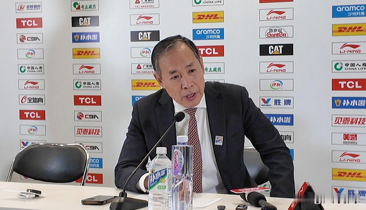 北京首钢遭遇两连败！主帅许利民在发布会上罕见震怒，更是痛批队内球员“摆明星架子”