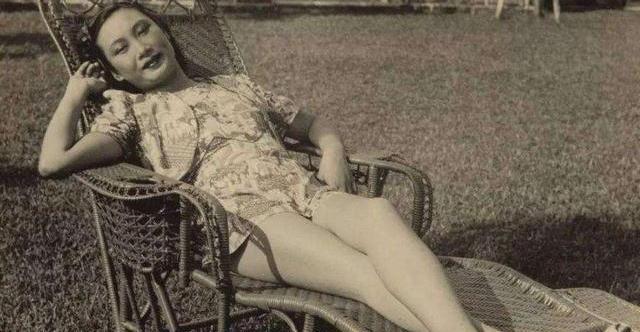 1956年，毛人凤病入膏肓，妻子向影心端给他一碗熬好的中药，柔声说“齐五，把药喝