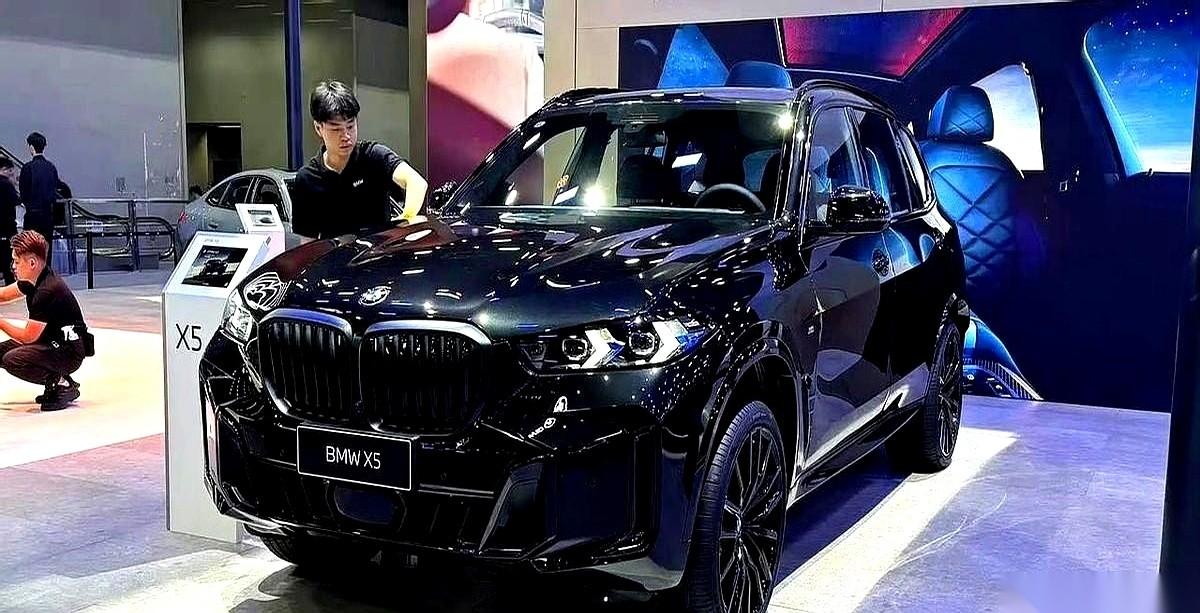 我跟你讲，宝马X5这价格，直接干到59万8起。这不是价格战，这是尊严保卫战。