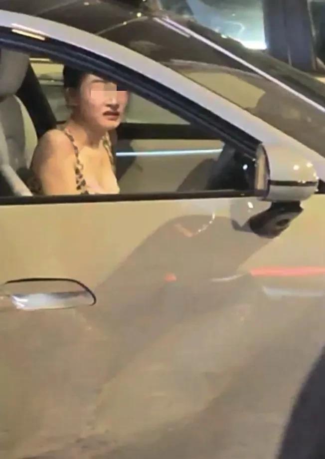 你敢相信吗？昨天晚上郑州探十里撞上8辆汽车，7辆电动车，1辆摩托车的女司机在社交