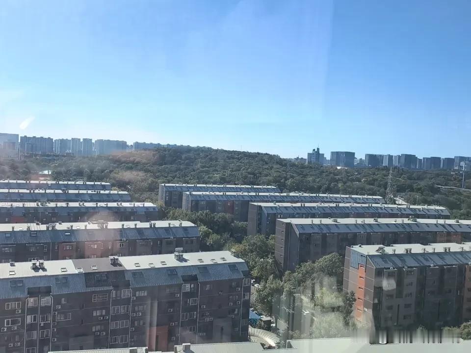 无处不在的软暴力，看似无形却危害巨大的问题。随着扫黑除恶专项斗争的深入，明目张