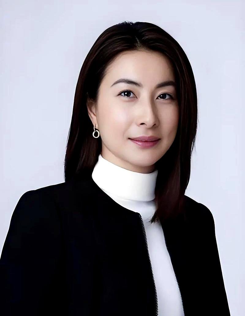 谁说嫁入豪门一定是“高攀”？看懂了霍启刚2024年开年这几次大动作，你可