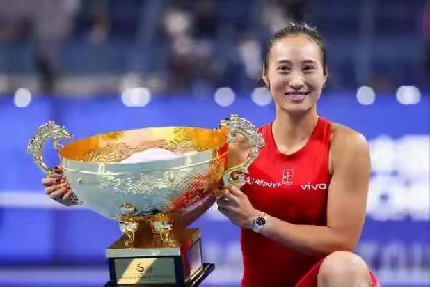 郑钦文的影响力在女运动员里应该已经排名亚洲第一、世界第三了吧。郑钦文只不过拿了