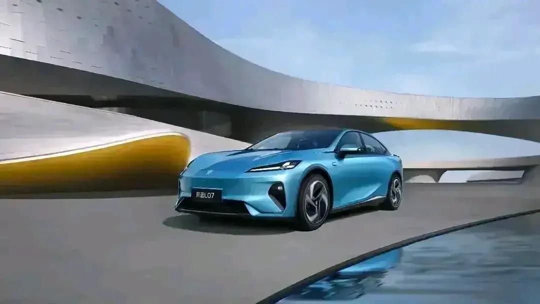 打卡，又是一年，最念归家的路。深蓝S07华为乾崑长续航版便是归途最好的陪伴，