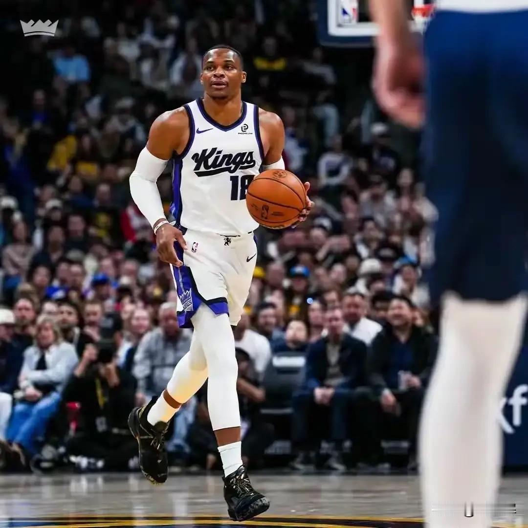 他叫拉塞尔威斯布鲁克！一名NBA超级巨星！球风记录暴力美学，历史三双第一人，MV