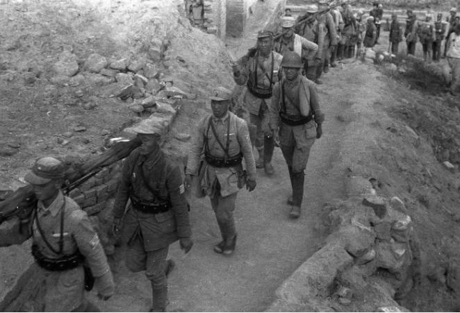 1943年，在1名战士的带领下，临沭县县大队独立营2连前去沂河西岸。走到半路，该
