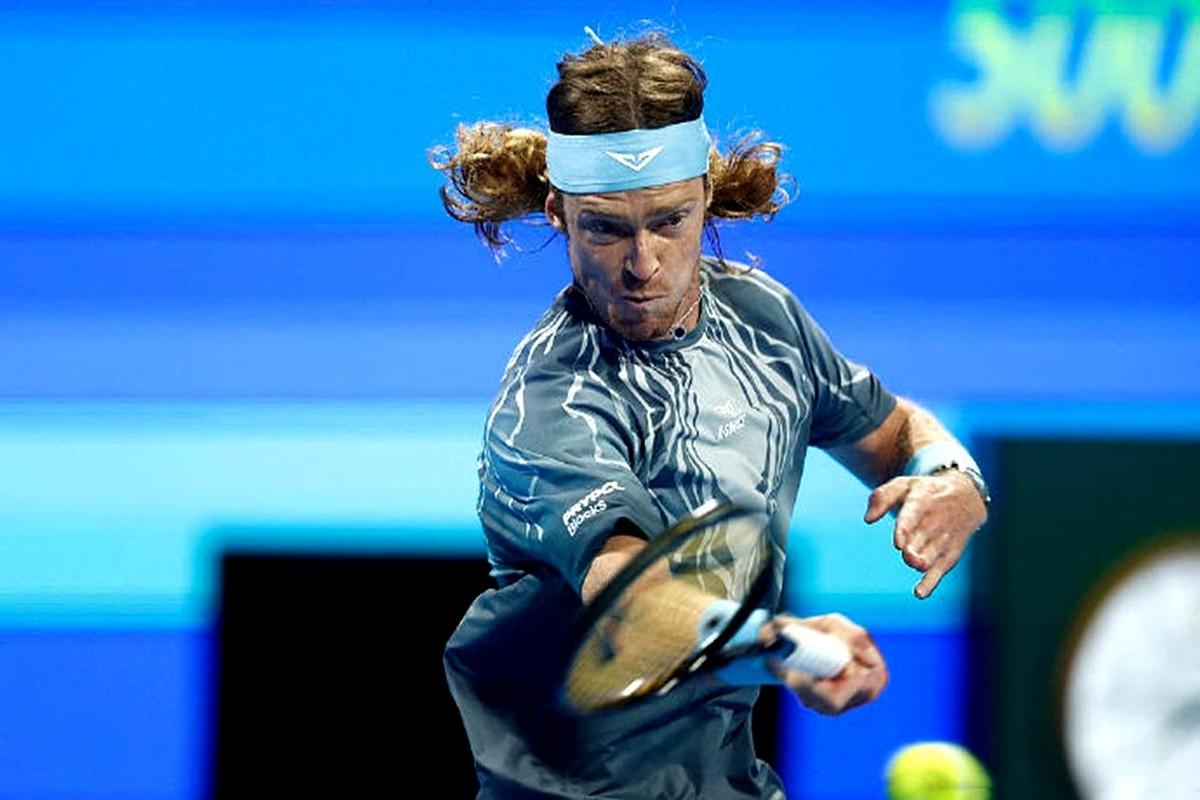 刚爆冷干掉世界第二，转头就被人送回了家。卡塔尔网球公开赛，捷克小将门希克成了