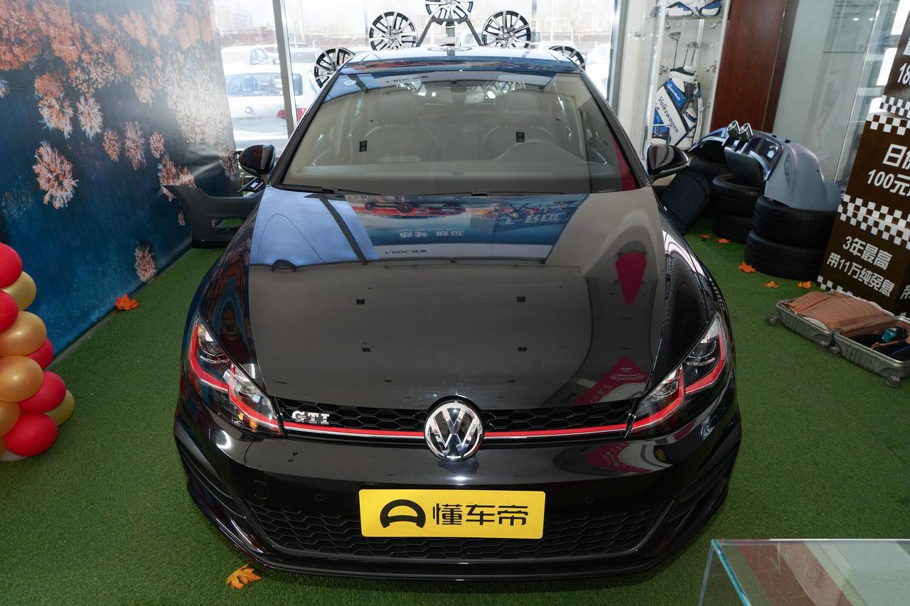 我最近跑了六七个二手车市场，加了五个高尔夫GTI车友群，就为搞明白一件事：花几万
