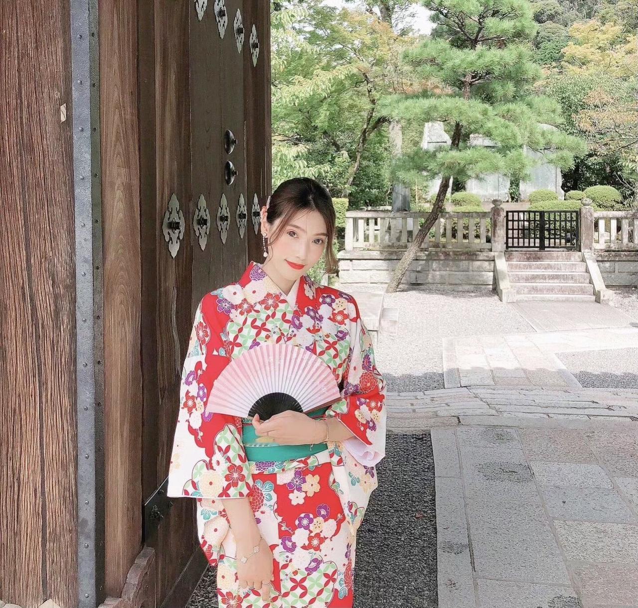 生活不是等待风暴过去，而是学会在雨中起舞。上热门古装御姐美女