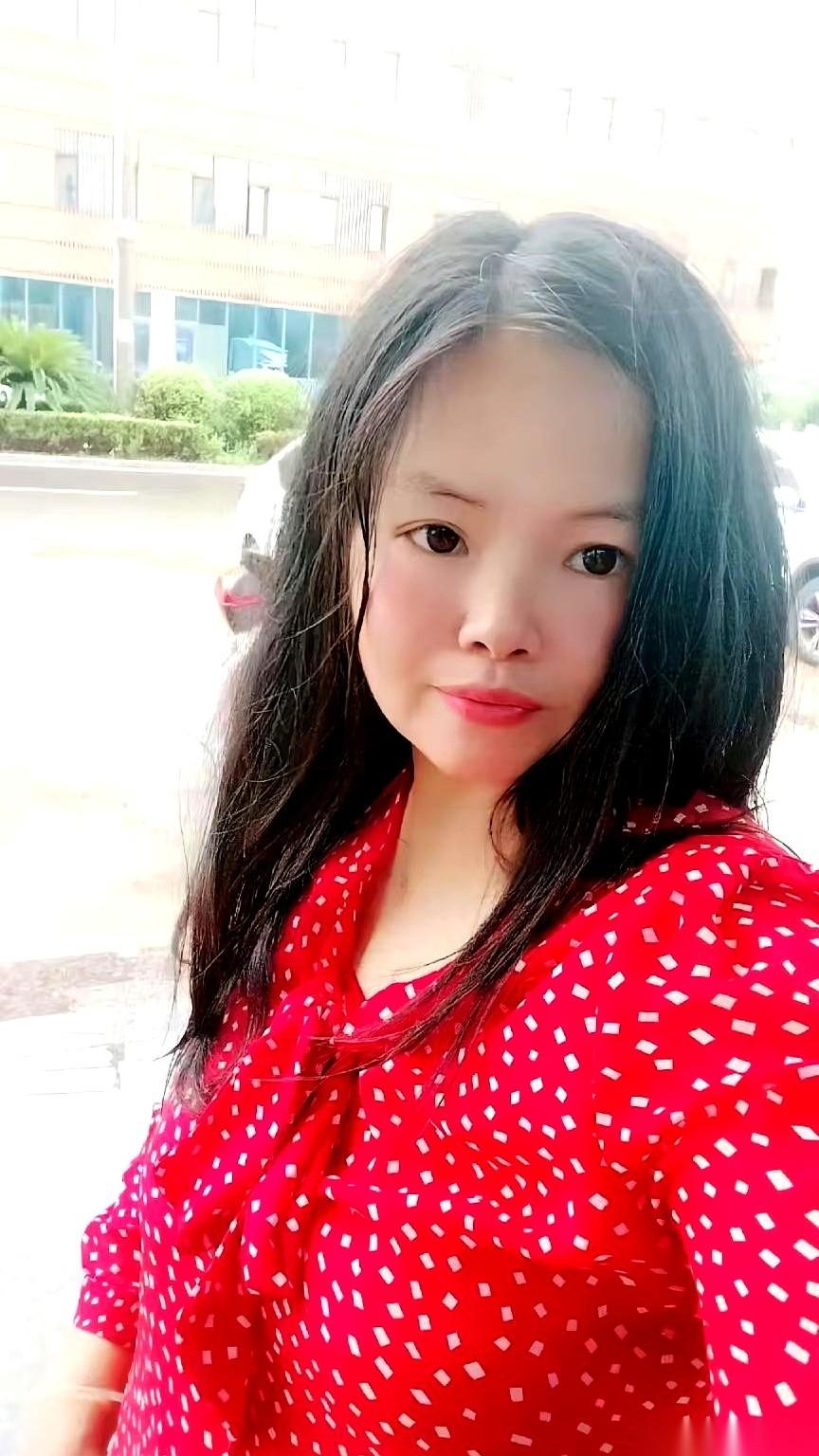 一个大哥，非要搬过来跟我合租。让我做饭给他吃。说是……为了培养感情。我的天