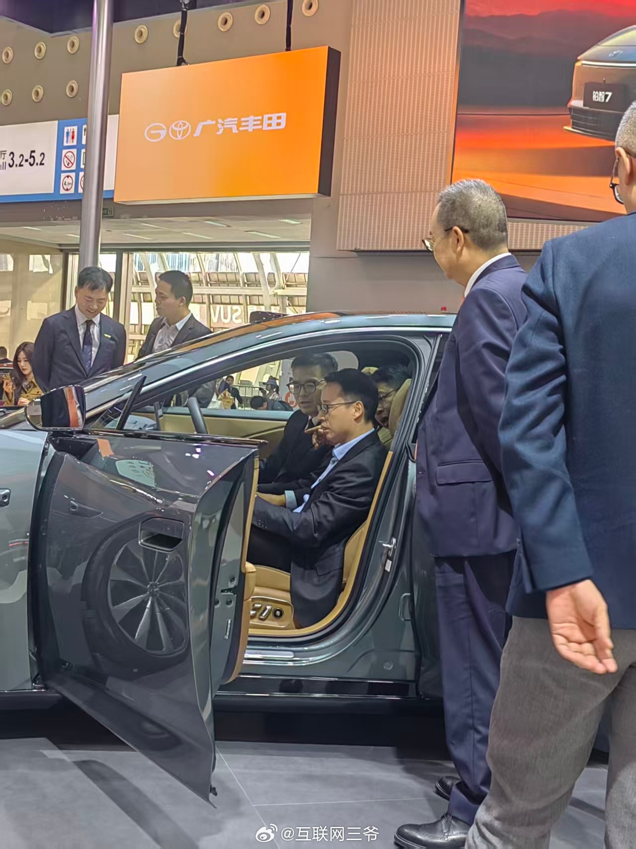 丰田铂智7在广州车展一亮相就引爆全场，展台火爆到限流，大佬们纷纷打卡体验。这车能