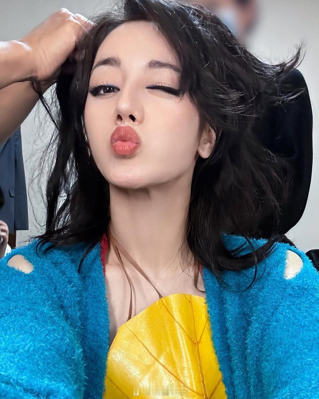 迪丽热巴ins营业